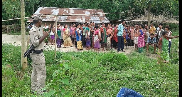 ডাইনী সন্দেহে বৃদ্ধা নারীকে নগ্ন করে শিরোচ্ছেদ