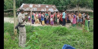 ডাইনী সন্দেহে বৃদ্ধা নারীকে নগ্ন করে শিরোচ্ছেদ