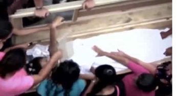 রাজশাহীতে দাফনের সময় জেগে উঠে