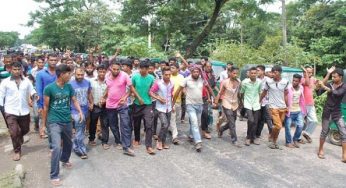 চাঁদপুরে চাঁদবাজি বন্ধে শ্রমিক ইউনিয়ন সদস্যদের থানায় অবস্থান