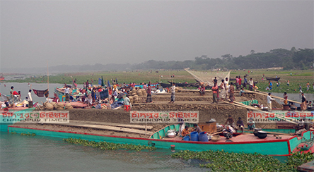 চাঁদপুরে ৫ বলগেট ও ১৫ শ্রমিক আটক