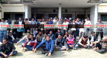 শিক্ষক-কর্মচারীকে অবরুদ্ধ করে কলেজ তালাবদ্ধ
