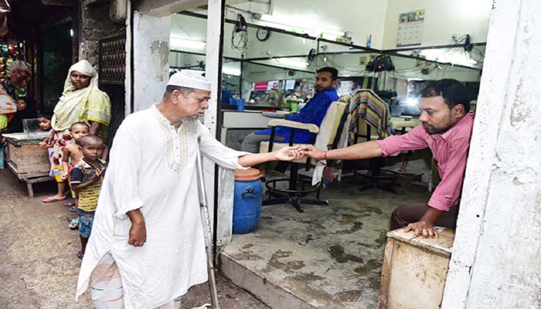 ভিক্ষা করছেন জাতীয় পুরস্কারপ্রাপ্ত মেকআপম্যান