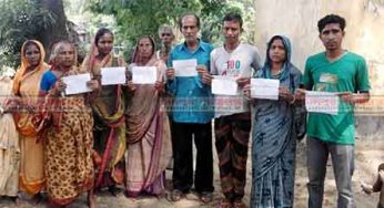 হাজীগঞ্জে হিন্দুদের বাড়ি বাড়ি হত্যার হুমকি সম্বলিত লিফলেট!