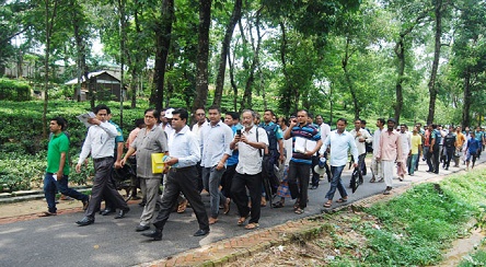 রাগীব আলীর চা বাগান সেবায়েতের কাছে হস্তান্তর