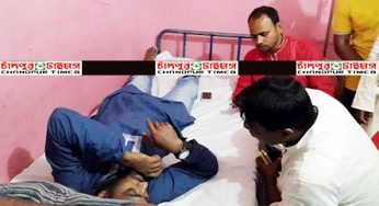 মোটর সাইকেল চালকের মাথা ফাটালো পুলিশ