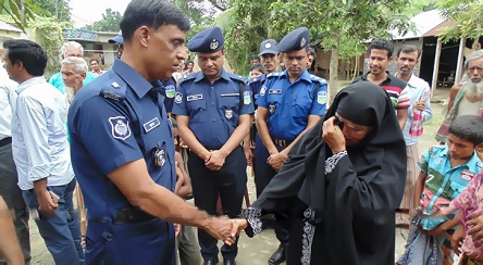 ‘খালাম্মা, আপনার ছেলের আত্মত্যাগের জন্য আমরা গর্বিত’