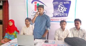 মতলব ফরাজীকান্দি সপ্রাবিতে খোলা আকাশের নিচে পাঠদান