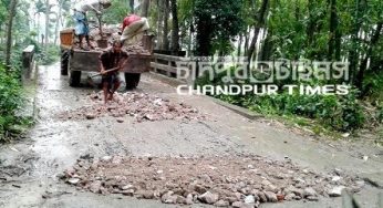 ১০ বছরেও প্রতিশ্রুতির বাস্তবায়ন হয়নি তাই চাঁদা তুলে সংস্কার