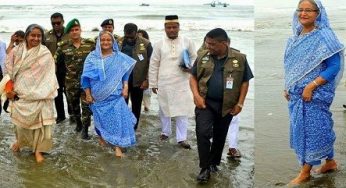 সমুদ্র সৈকতে উচ্ছ্বসিত প্রধানমন্ত্রী