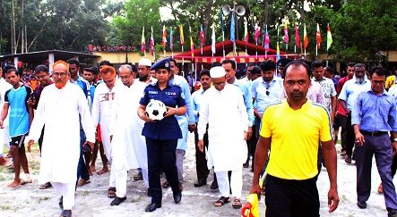 ফরিদগঞ্জে মাদক বিরোধী ফুটবল টুর্নামেন্ট উদ্ধোধন