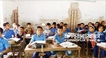 ফরিদগঞ্জে জরাজীর্ণ সপ্রাবি ভবনে কচি-কাঁচা শিক্ষার্থীদের ঝুঁকিপূর্ণ পাঠদান