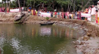 চাঁদপুর হাজরায় নদী ভাঙ্গন প্রতিরোধে মানববন্ধন ও গণস্বাক্ষর