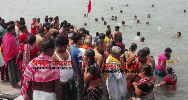 উৎসবমুখর পরিবেশ চাঁদপুরের হিন্দু সম্প্রদায়ের পূণ্য অষ্টমী স্নান