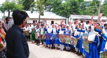 কচুয়ায় বাল্য বিয়ের বিরুদ্ধে শিক্ষার্থীদের লাল কার্ড