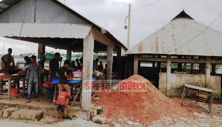 হাজীগঞ্জের পরিবেশ বিপর্যয়ের নাম পৌর কসাইখানা!