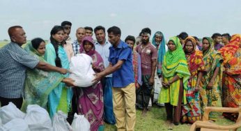 মতলবের চরাঞ্চলে ফণীতে ক্ষতিগ্রস্ত পরিবারের মাঝে ত্রাণ সামগ্রী বিতরণ