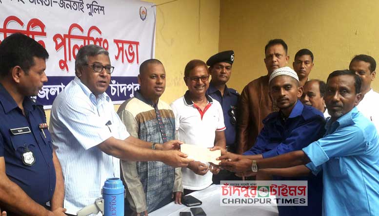 eid-product-distribution-in-community-police