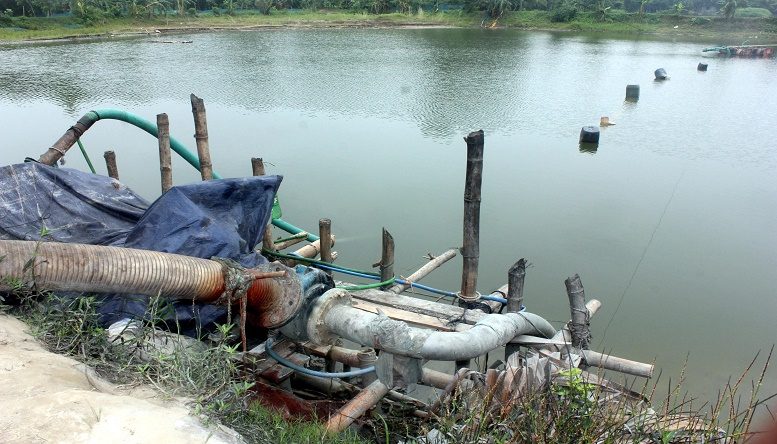 কচুয়ার কোয়ায় ড্রেজারে বালু উত্তোলন