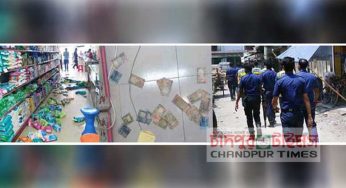 হাজীগঞ্জে যুবলীগের কমিটি ঘোষণাকে কেন্দ্র করে : ধাওয়া পাল্টা ধাওয়া শপিং সেন্টার ভাঙচুর