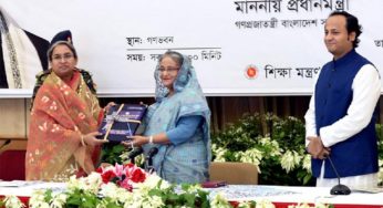 প্রধানমন্ত্রীর কাছে জেএসসি-পিইসি’র ফলাফল হস্তান্তর