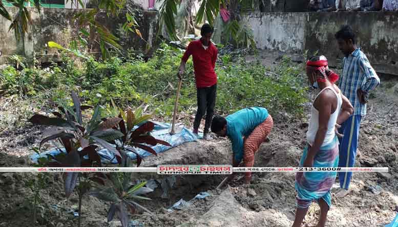 শাহরাস্তিতে ১ বছর ৭ মাস পর গৃহবধূ ইতির মরদেহ উত্তোলন