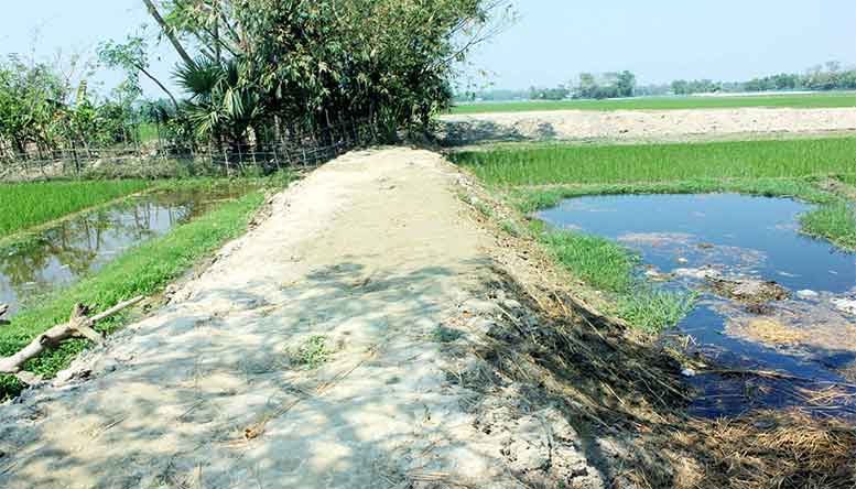 কচুয়ায় রাস্তা নির্মাণকে কেন্দ্র করে দুই পক্ষের মধ্যে উত্তেজনা