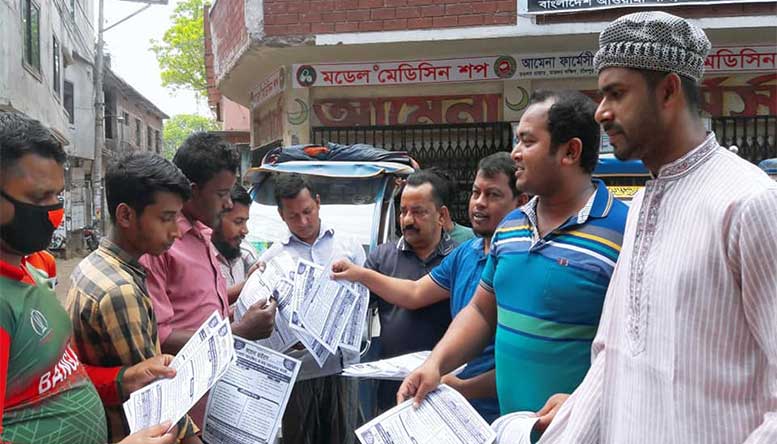 করোনা রোধে মতলব উত্তর ও দক্ষিণে লিফলেট বিতরণ