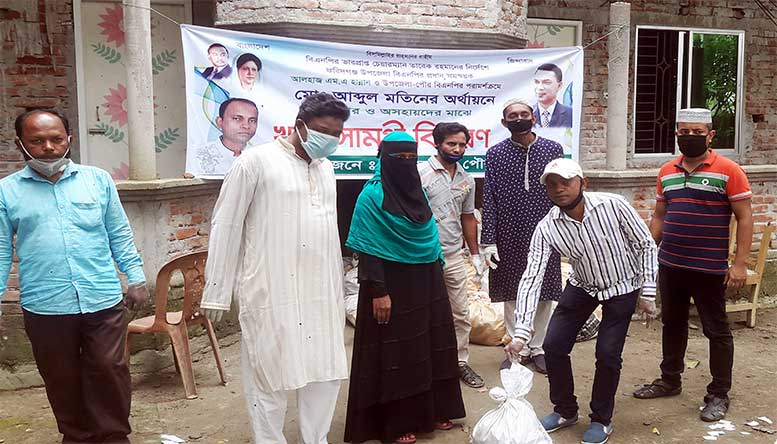 ফরিদগঞ্জে যুবদল নেতার উদ্যোগে খাদ্য সামগ্রী বিতরণ