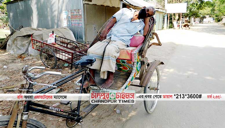 ‘কি ভাইরাস আইলো পেটে তো ভাত নাই, তাই রিক্সা নিয়ে বের হয়েছি’