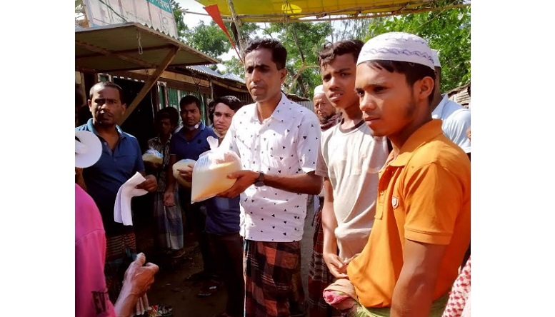 কচুয়ায় পুলিশ সদস্যর উদ্যোগে খাদ্য সামগ্রী বিতরণ