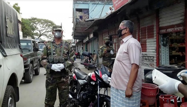 ফরিদগঞ্জে লকডাউন না মানায় দুই ব্যবসায়ীকে জরিমানা