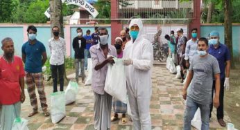 চাঁদপুরে ৬ শাতধিক মধ্যবিত্তদের মাঝে খাদ্য সামগ্রী দিলেন ভাই-বোন