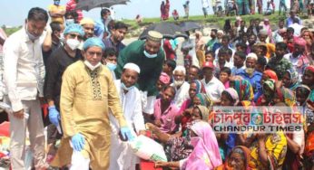 চাঁদপুর রাজরাজেশ্বরে সাড়ে ১২ শ’ পরিবারকে আ’লীগ নেতার খাদ্য সহায়তা