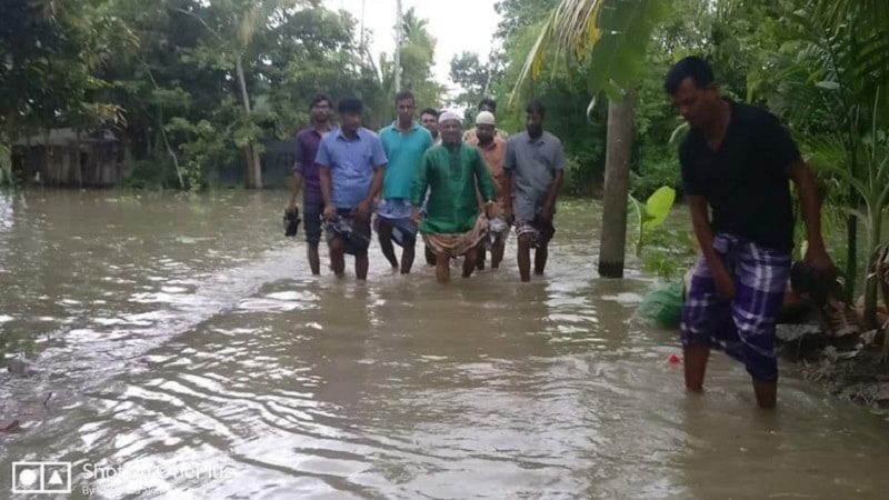 হাইমচরে পানিতে বিলীন হয়ে যাচ্ছে মানুষের চলাচলের রাস্তা