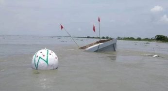 চাঁদপুরে ডুবন্ত স্কুল কাম সাইক্লোন শেল্টারের পাশে বয়া