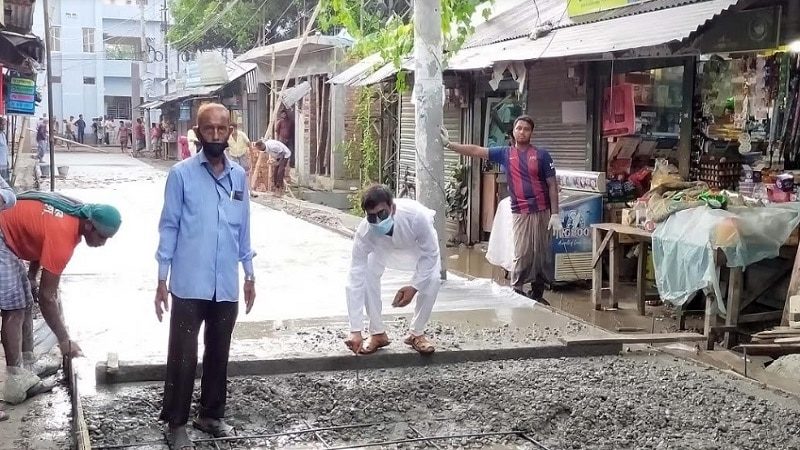 অবশেষে আলোর মুখ দেখলো ফরিদগঞ্জ স্বাস্থ্য কমপ্লেক্সের মূল সড়কটি