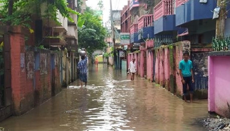 বৃষ্টি হলেই চাঁদপুর শহরে হাঁটু পানি