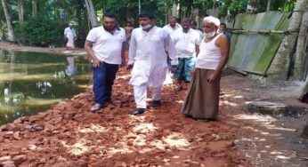 ফরিদগঞ্জে অতি বৃষ্টিতে ভেঙ্গে যাওয়া রাস্তা মেরামত