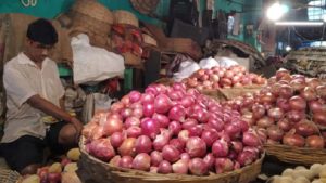 পেঁয়াজের বাজারে অস্থিরতা