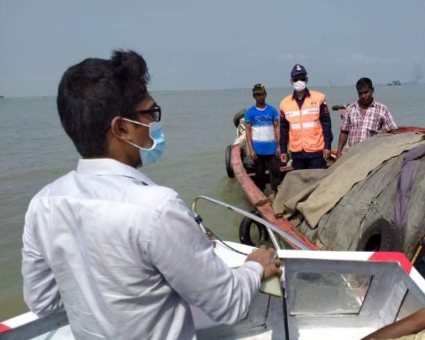 চাঁদপুরে মা ইলিশ রক্ষায় কোষ্টগার্ডের অভিযানে আটক ১