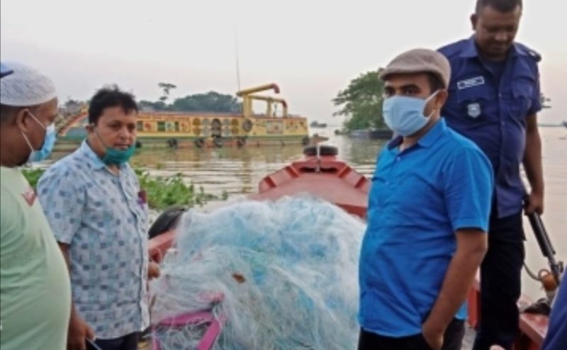 মতলবে ইলিশ রক্ষা অভিযানে ১৬ জন আটক  : জেল-জরিমানা ১২