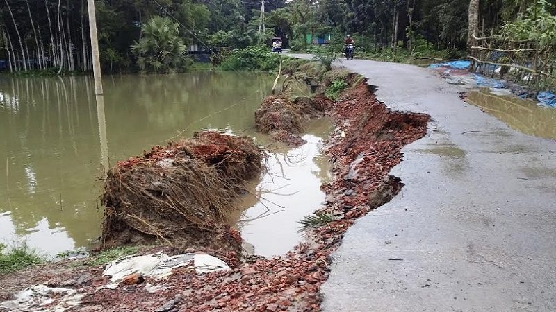 টানা বৃষ্টিতে কচুয়ার বেশ কয়েকটি সড়ক বিলীন হওয়ার পথে