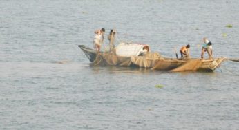 ভরা মৌসুমেও মিলছে না পর্যাপ্ত ইলিশ, হতাশ জেলেরা