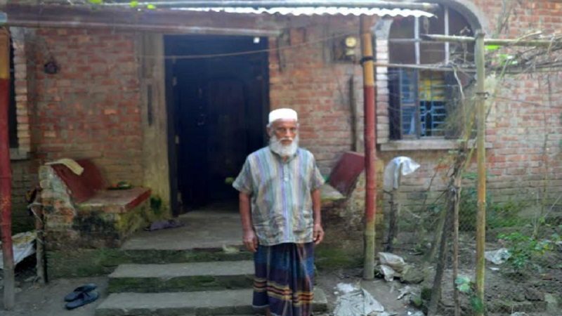 ফ‌রিদগ‌ঞ্জে নিঃসঙ্গ বৃদ্ধ পরিবারকে মামলা দিয়ে হয়রানির অভিযোগ