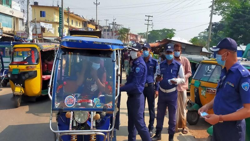 ফরিদগঞ্জে ‘নো মাস্ক নো প্যাসেঞ্জার কার্যক্রম চালু