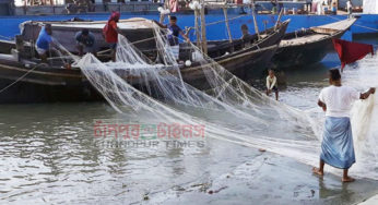 মধ্যরাত থেকে পদ্মা-মেঘনায় ইলিশ ধরতে প্রস্তুত ৫২ হাজার জেলে