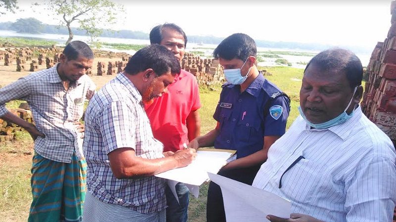 মৈশাদীতে আদালতের নিষেধাজ্ঞা না মানায় ৯৯৯ ফোন করে পুলিশের সহায়তা