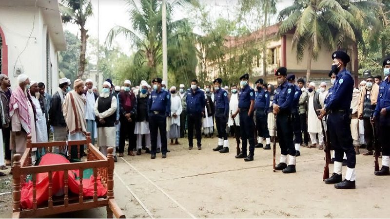 ফরিদগঞ্জে রাষ্ট্রীয় মর্যাদায় মুক্তিযুদ্ধার দাফন সম্পন্ন