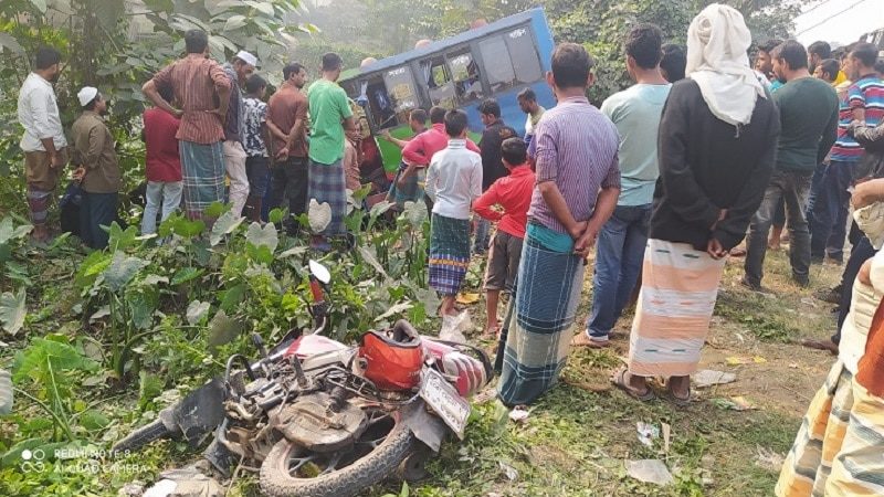 কুমিল্লায় ফেনসিডিলবাহী বাসচাপায় ব্যাংক কর্মকর্তা নিহত